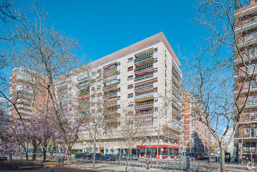 Paseo de la Castellana, 178-180, Madrid, Madrid à louer - Photo du bâtiment - Image 2 de 6