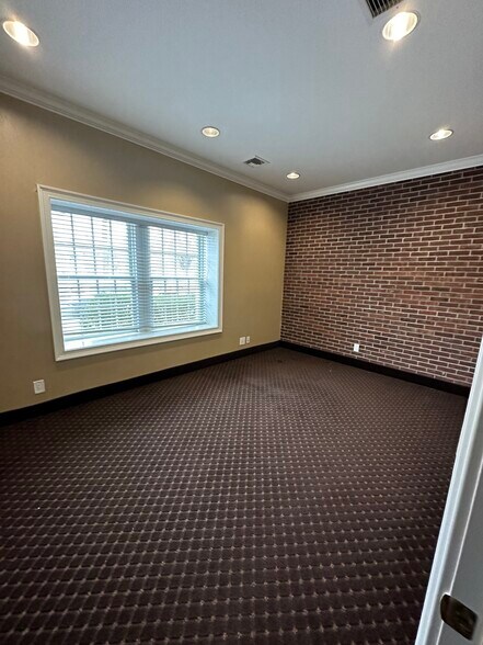 25 Nassau Ln, Island Park, NY à louer - Photo intérieure - Image 3 de 31