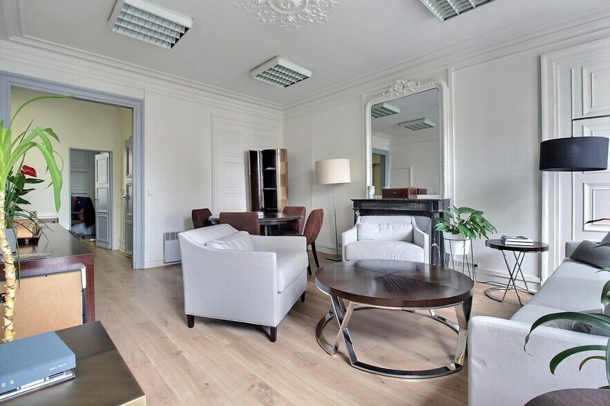 9 Rue Bergère, Paris for lease - Interior Photo - Image 2 of 8