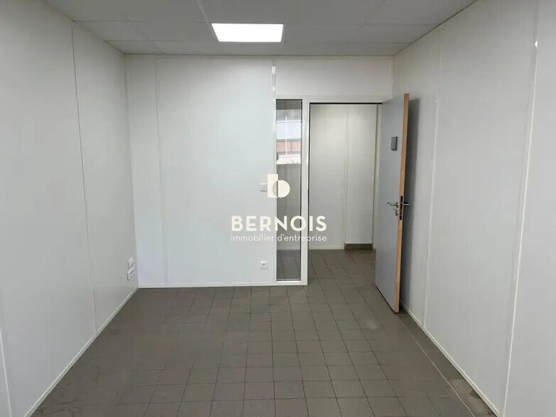 Office in Toulon for lease - Interior Photo - Image 1 of 8
