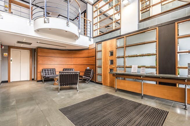 40 Church St, Staines à vendre - Photo intérieure - Image 2 de 5