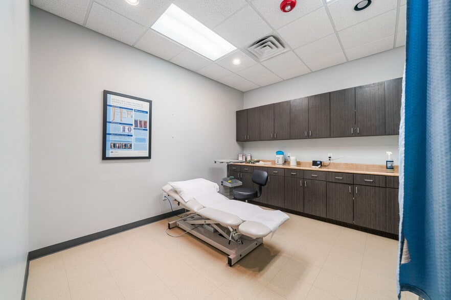 5413 Crenshaw Rd, Pasadena, TX à vendre - Photo du bâtiment - Image 2 de 7