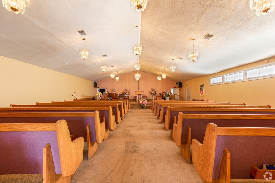 2439 Adeline St, Oakland, CA for sale - Interior Photo - Image 2 of 31