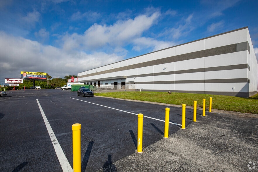 5035 W Hillsborough Ave, Tampa, FL for lease - Building Photo - Image 3 of 23