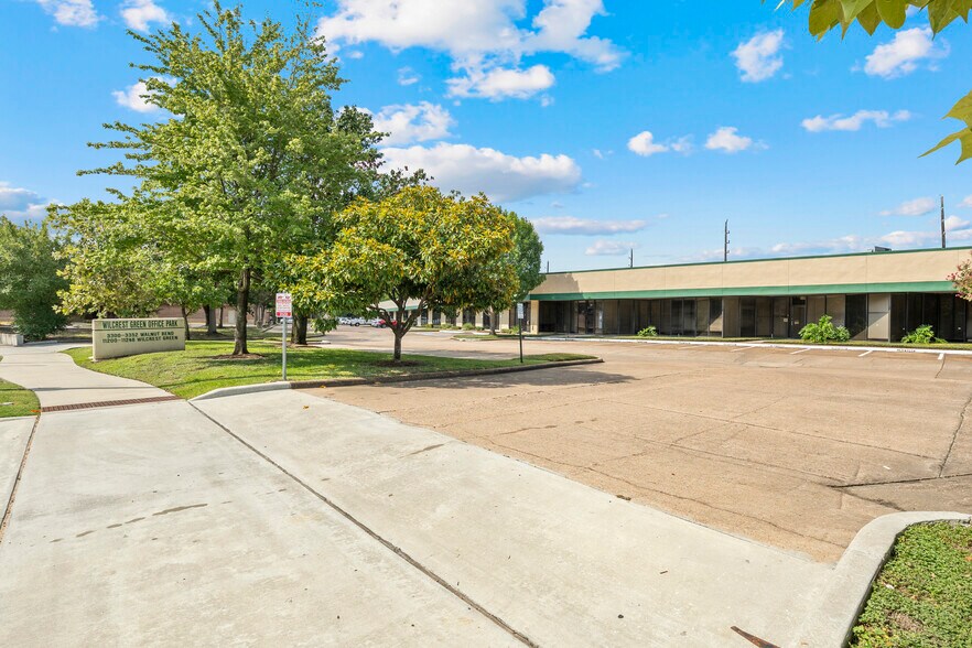 11200-11248 Wilcrest Green Dr, Houston, TX à louer - Photo du bâtiment - Image 3 de 14