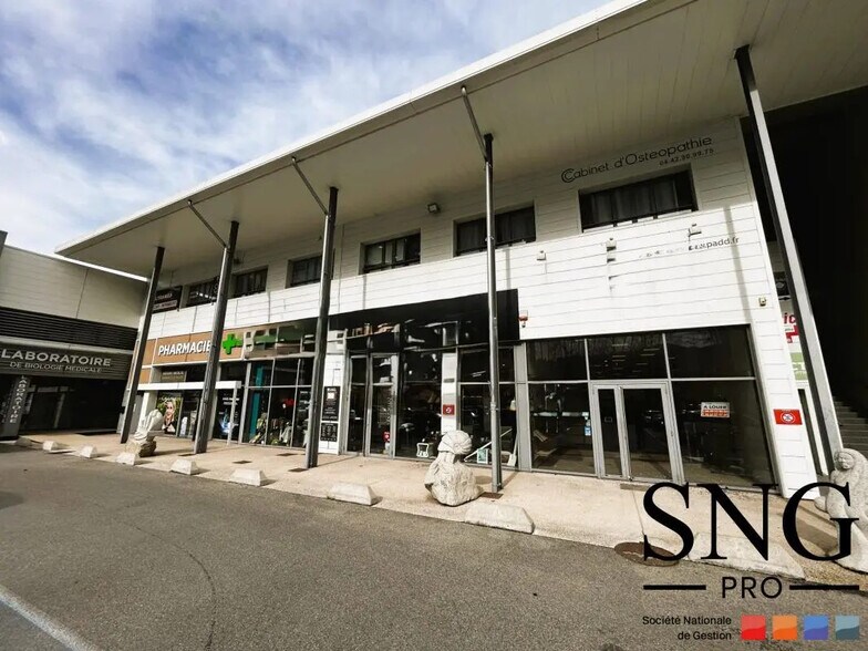 Commerce de détail dans Le Tholonet à louer - Photo du bâtiment - Image 2 de 5