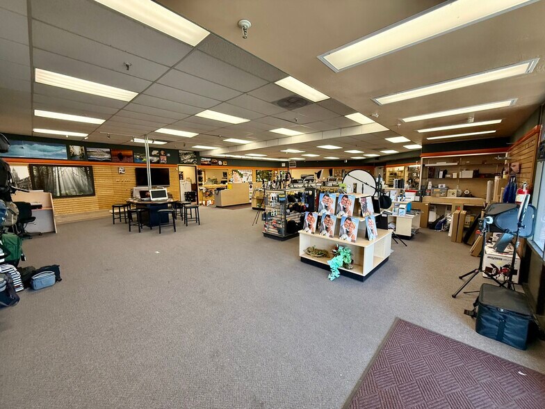 547-589 N Main St, Layton, UT à louer - Photo du bâtiment - Image 3 de 14