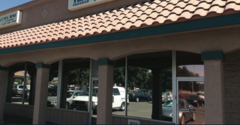 250 E Antelope Ave, Woodlake, CA à louer - Photo du bâtiment - Image 2 de 2