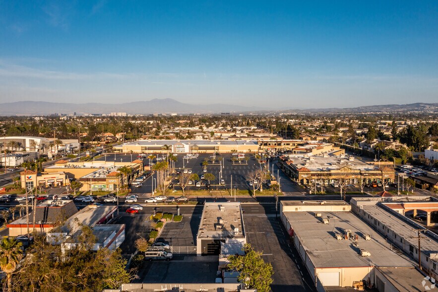 2200 Harbor Blvd, Costa Mesa, CA à louer - Photo du bâtiment - Image 1 de 7