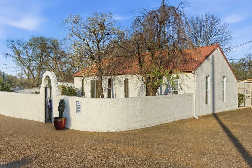 2831 Columbine Pl, Nashville, TN for sale - Building Photo - Image 3 of 18