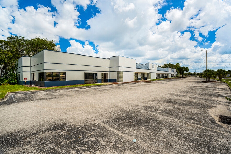 4612 N 56th St, Tampa, FL for lease - Building Photo - Image 3 of 21