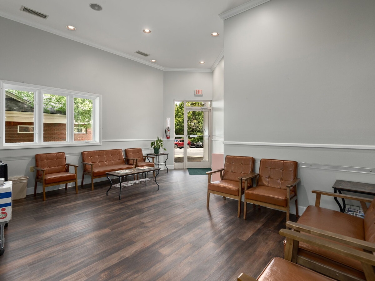 7 Walden Ridge Dr, Asheville, NC 28803 - Unité 200 - - Photo intérieure - Image 1 of 10