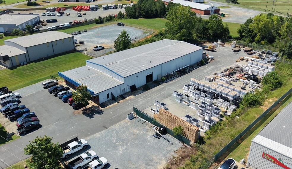 2415 Nelda Dr, Monroe, NC for lease - Building Photo - Image 1 of 4