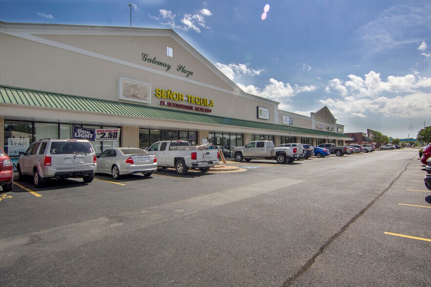 9801-9883 Maumelle Blvd, Maumelle, AR for lease - Building Photo - Image 1 of 3