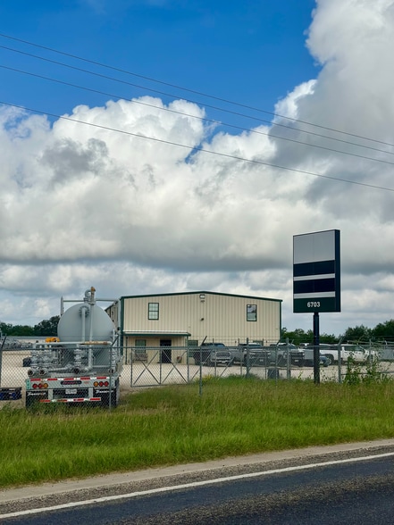 6703 FM 1784, Pleasanton, TX for sale - Building Photo - Image 1 of 25