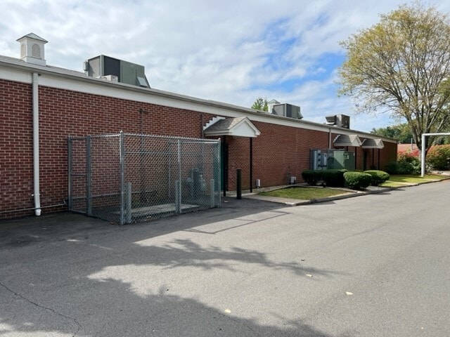 921 Meriden Waterbury Tpke, Plantsville, CT for lease - Building Photo - Image 3 of 10