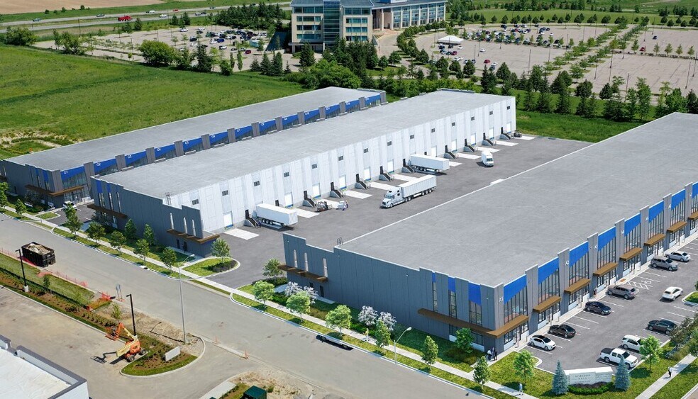 115 Addison Hall Cir, Aurora, ON for sale - Primary Photo - Image 1 of 1