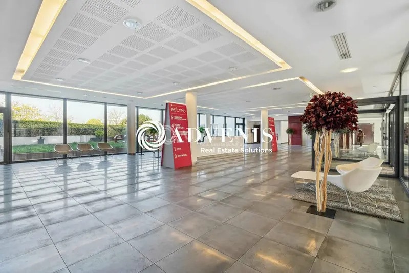 Bureau dans Rosny-sous-Bois à louer - Hall d’entrée - Image 2 de 12