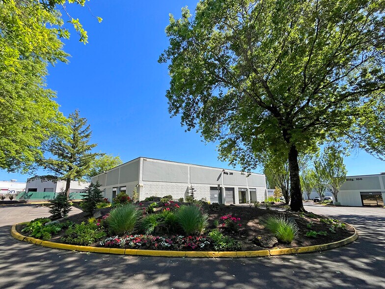 10950 SW 5th St, Beaverton, OR à louer - Photo du bâtiment - Image 3 de 9