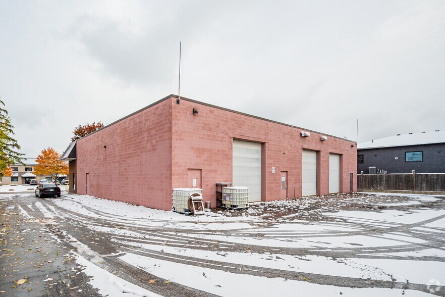 16 Community Ave, Hamilton, ON à louer - Photo du bâtiment - Image 2 de 2