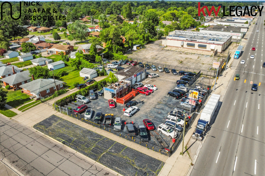 21101 W 8 Mile Rd, Detroit, MI for sale - Building Photo - Image 3 of 20