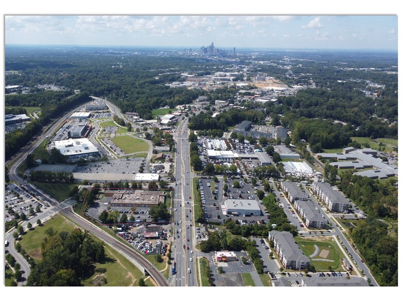 5500 N Tryon St, Charlotte, NC à louer - Aérien - Image 3 de 8