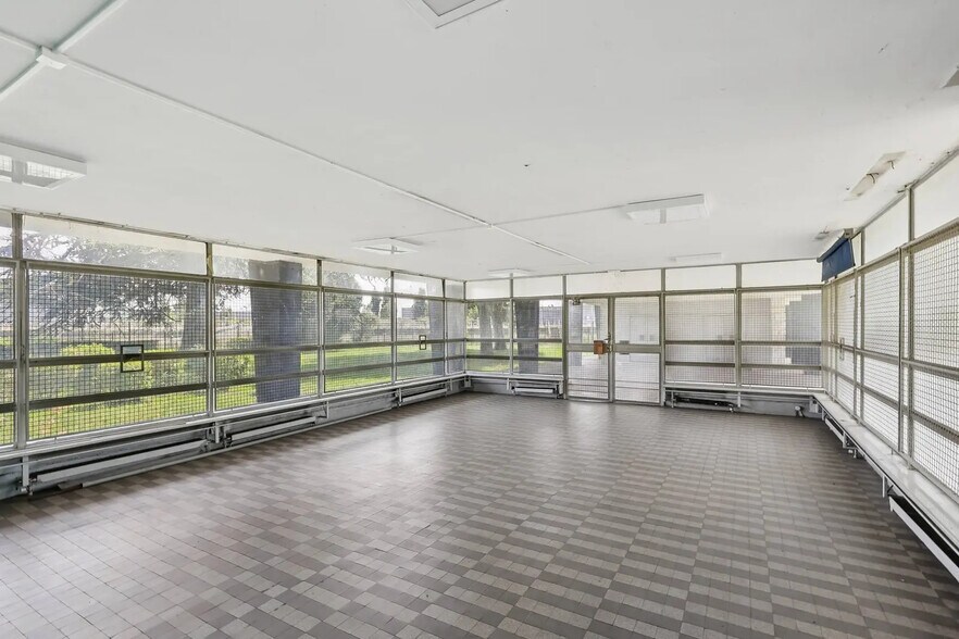 Flex dans Alfortville à louer - Photo du bâtiment - Image 2 de 6