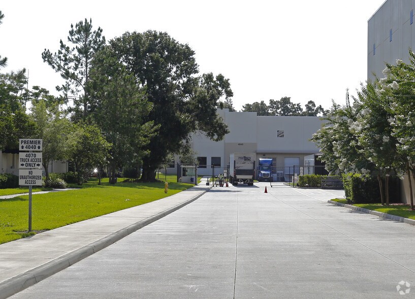 4040 S Pipkin Rd, Lakeland, FL à louer - Photo du bâtiment - Image 3 de 5