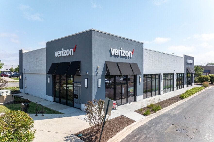 3315-3325 W Touhy Ave, Lincolnwood, IL à vendre - Photo du bâtiment - Image 2 de 6