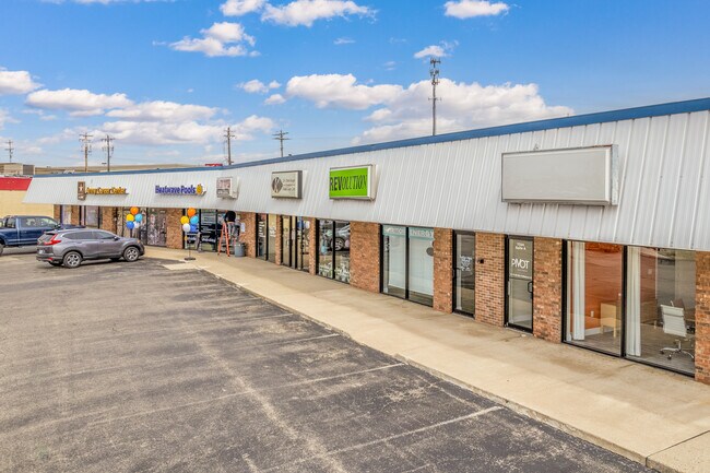 Plus de détails pour 7320-7324 Kingsgate Way, West Chester, OH - Commerce de détail à louer