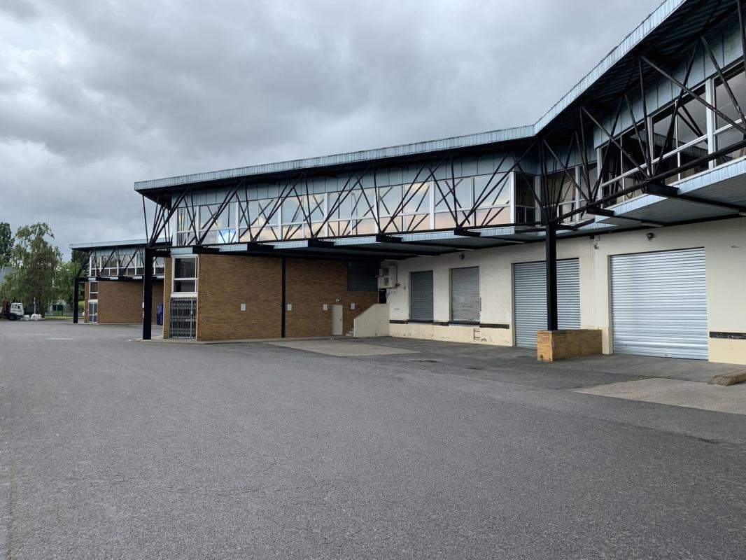Industrial in Morangis for lease Building Photo- Image 1 of 13
