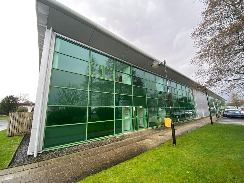 15 Marchburn Dr, Paisley à louer - Photo du bâtiment - Image 3 de 19