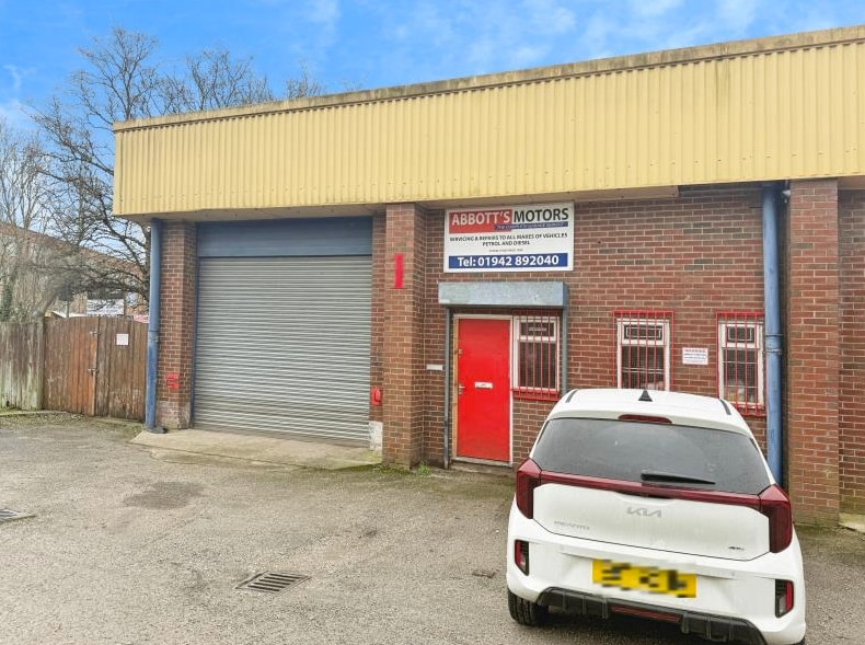 15 Bolton Rd, Manchester for lease Primary Photo- Image 1 of 4