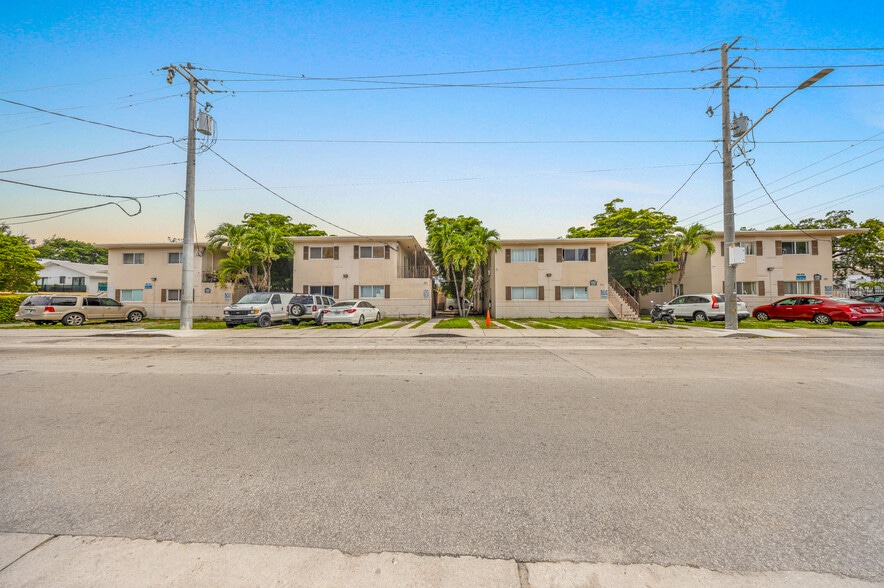 40-UNIT MULTIFAMILY PORTFOLIO portefeuille de 4 propriétés à vendre sur LoopNet.ca - Photo du bâtiment - Image 1 de 22