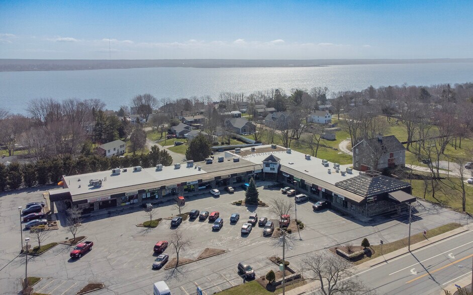 3001 E Main Rd, Portsmouth, RI à louer - Photo du bâtiment - Image 1 de 10