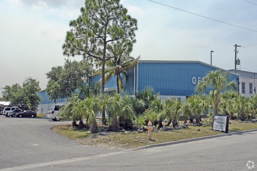 12100 SW 129th Ct, Miami, FL for lease - Primary Photo - Image 1 of 3