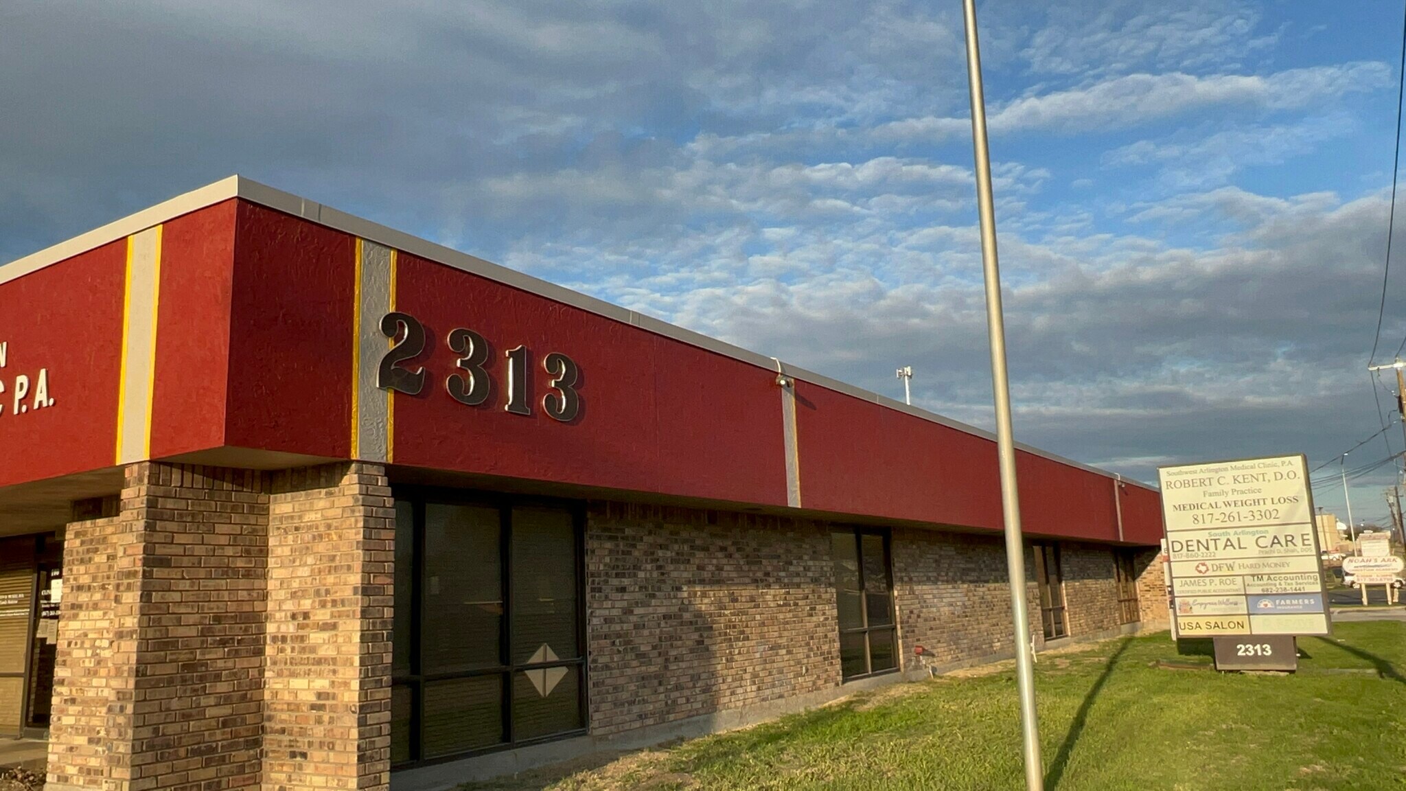 2313 W Arkansas Ln, Pantego, TX à vendre Photo du bâtiment- Image 1 de 18