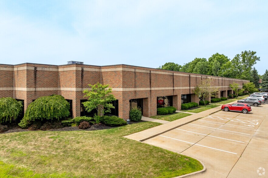 3755 Boettler Oaks Dr, Uniontown, OH à louer - Photo principale - Image 1 de 14