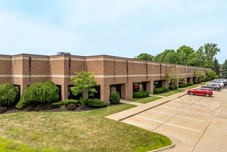 Plus de détails pour 3755 Boettler Oaks Dr, Uniontown, OH - Local d'activités à louer