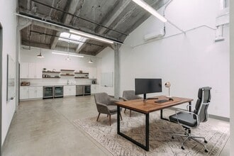 2744 E 11th St, Oakland, CA à louer Photo intérieure- Image 2 de 2