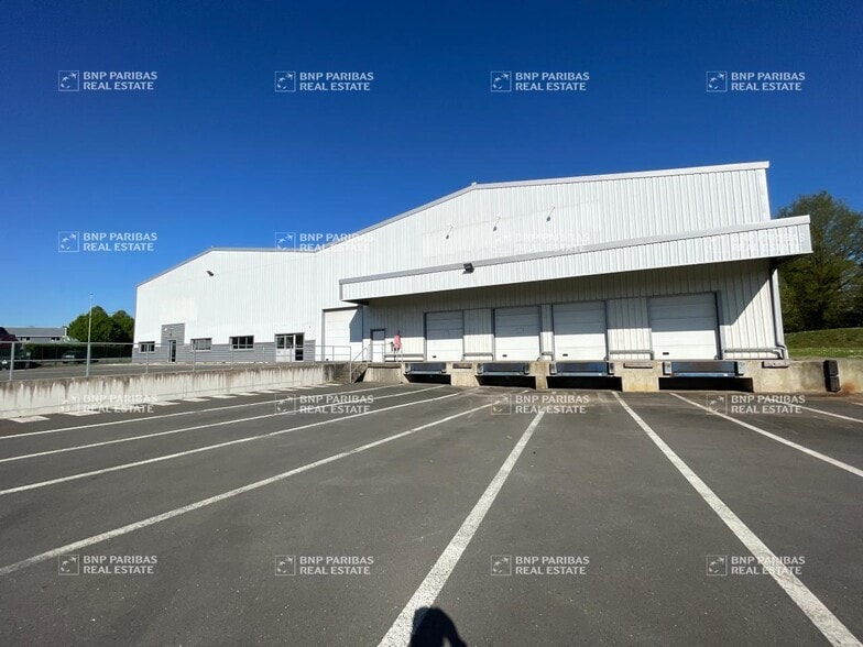 Office in Noyal-sur-Vilaine for lease - Building Photo - Image 3 of 15