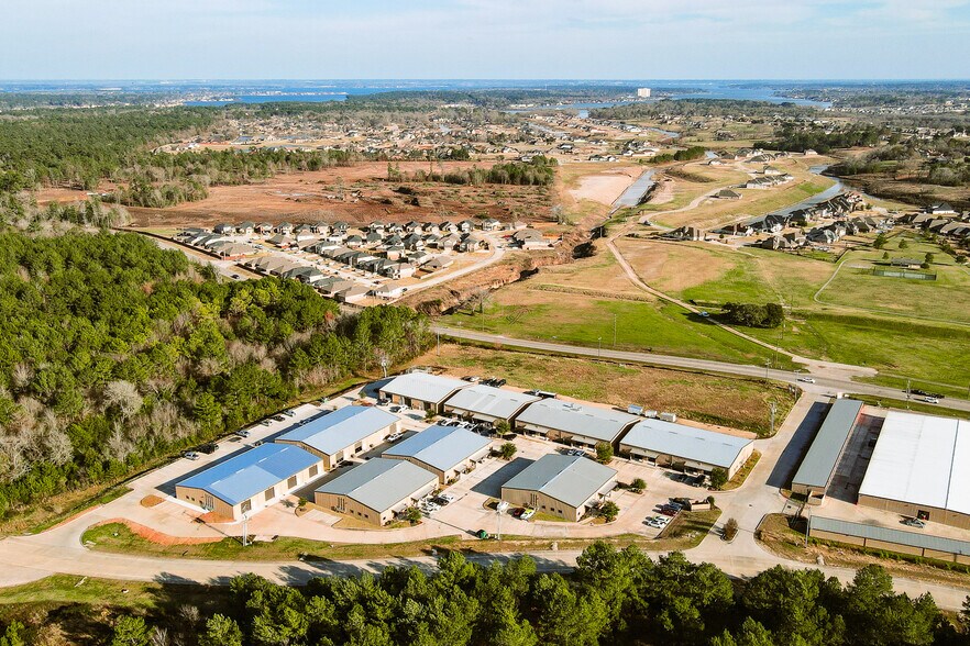 15349 Summit Park Dr, Montgomery, TX à louer - Photo du bâtiment - Image 1 de 37