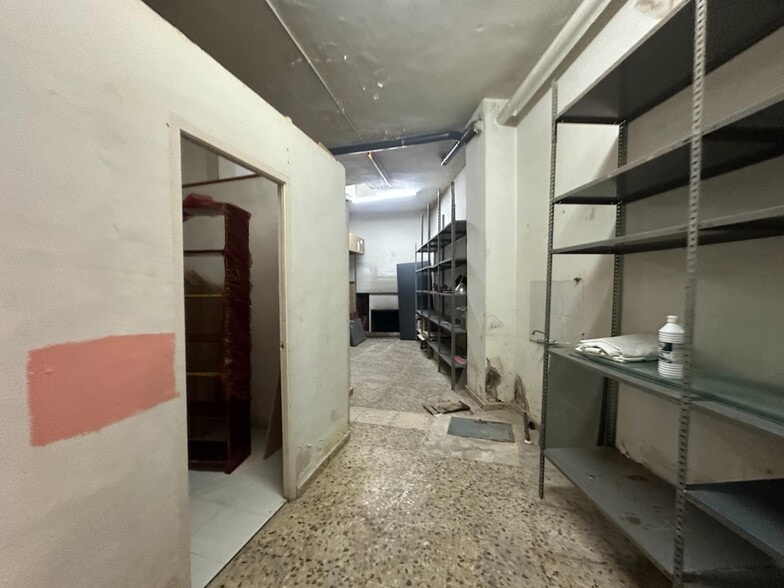 Retail in Cieza for lease - Interior Photo - Image 2 of 14