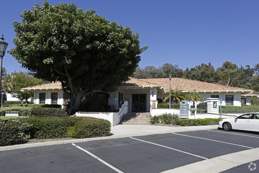 30290 Rancho Viejo Rd, San Juan Capistrano, CA à louer - Photo du bâtiment - Image 2 de 3