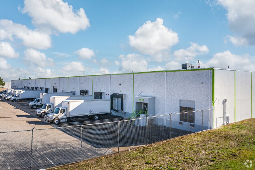 4430-4444 Delp St, Memphis, TN à louer - Photo du bâtiment - Image 2 de 9