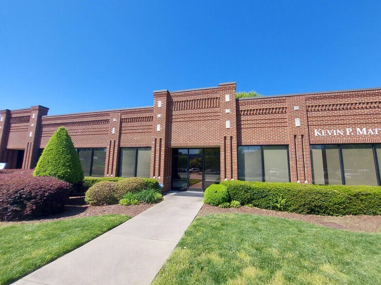 4210 N Roxboro Rd, Durham, NC à louer - Photo du bâtiment - Image 2 de 18