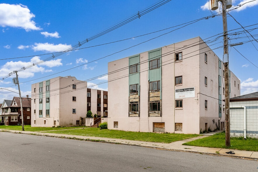 628 9th St, Niagara Falls, NY for sale - Building Photo - Image 1 of 64