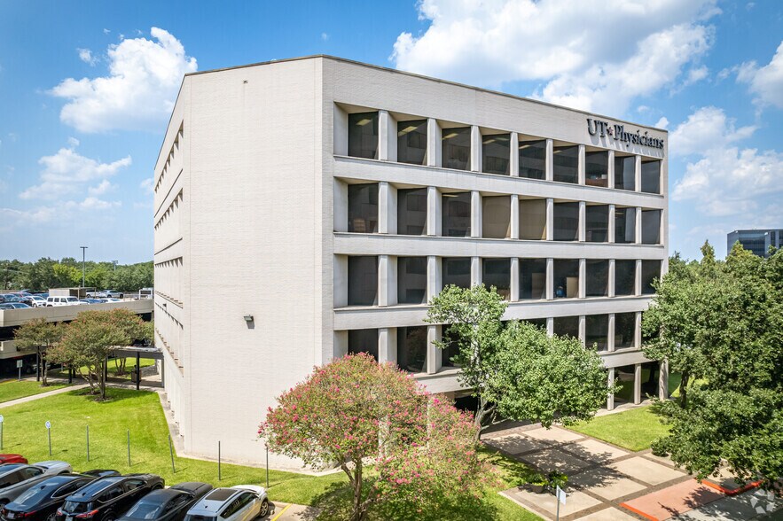 6700 West Loop South, Bellaire, TX à vendre - Photo du bâtiment - Image 2 de 8