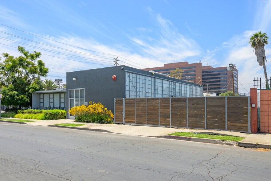 11751 Mississippi, Los Angeles, CA à vendre - Photo du bâtiment - Image 1 de 30