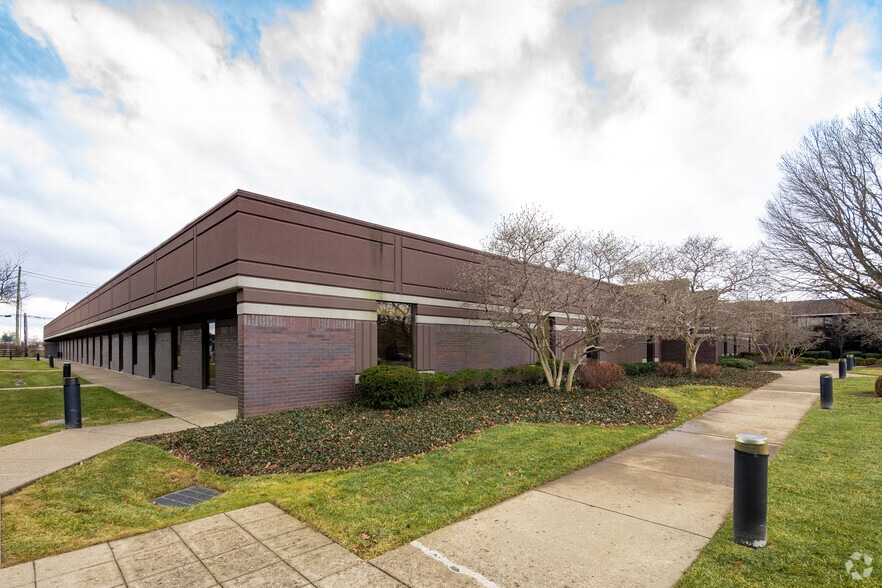 10170 Linn Station Rd, Louisville, KY for lease - Building Photo - Image 3 of 18
